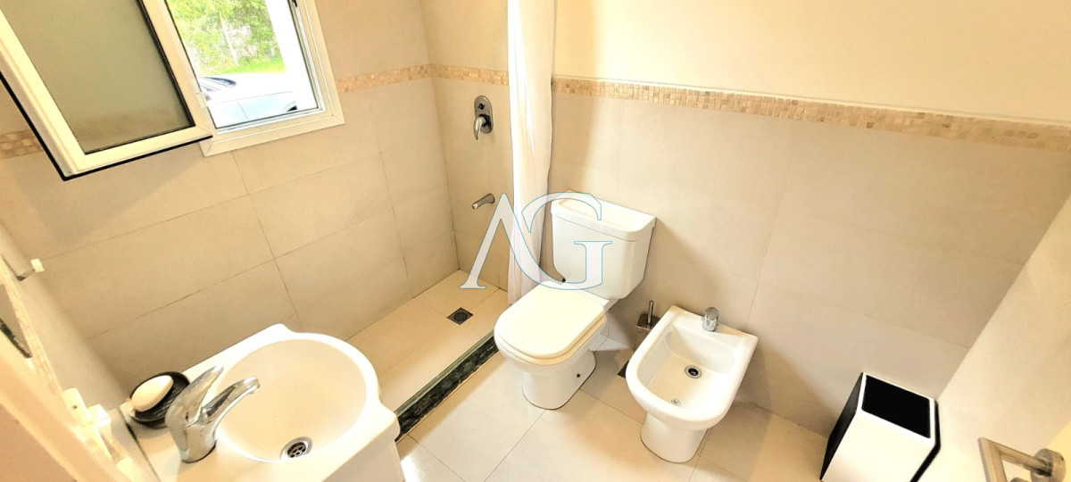 Casa ID.301 - Venta casa 4 dormitorios mas dependencia piscina parque