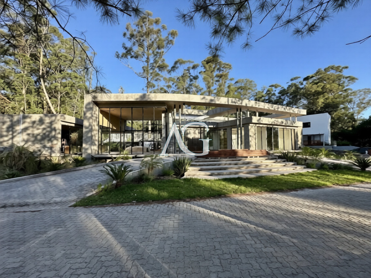 Casa ID.477 - Venta Casa De 5 Dormitorios En Suite Solanas Desing Village