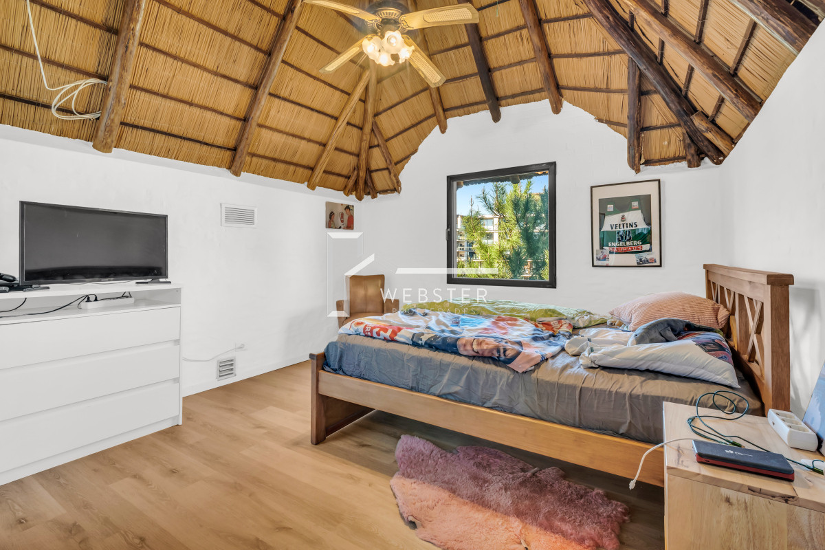 Casa ID.2332 - Casa en Venta en Playa Mansa P33 con 4 dormitorios (3 en suite) y 4 baños, Piscina y gran terreno a escasos 50mts del mar.