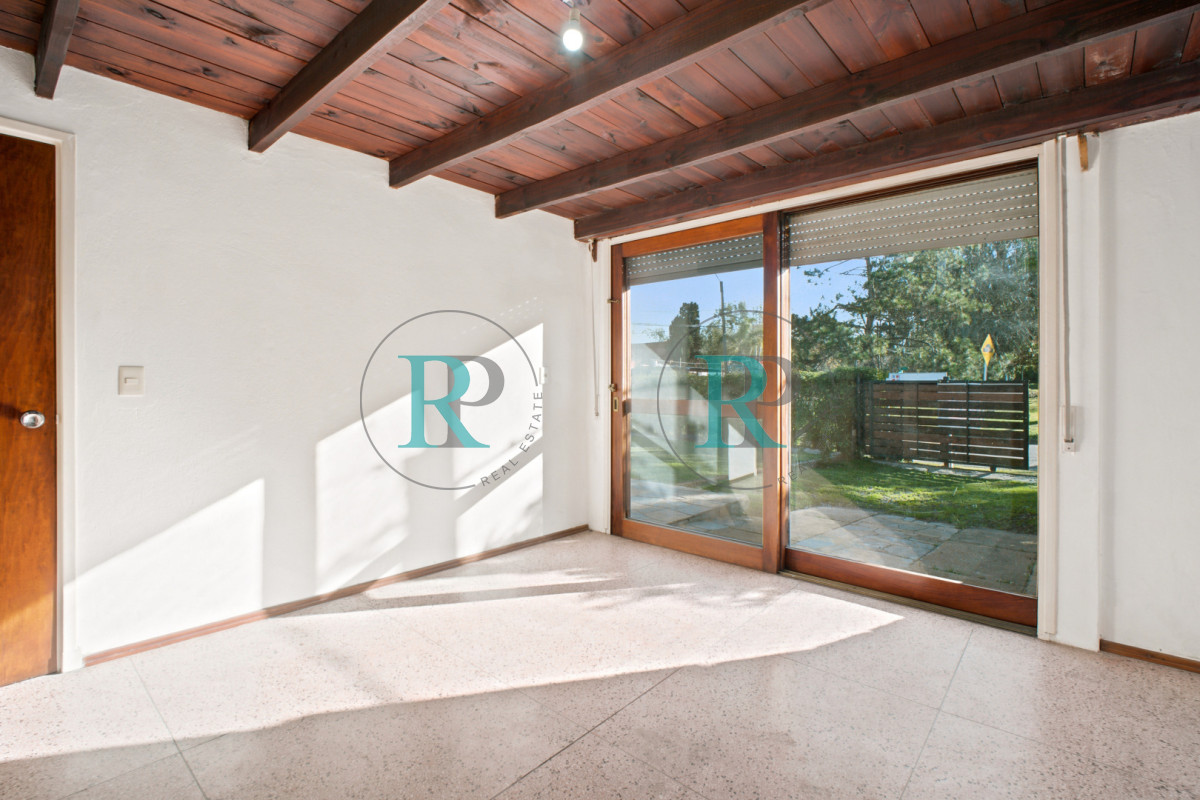 Casa ID.2730 - Venta Casa de 2 dormitorios cerca de playa mansa y servicios. 