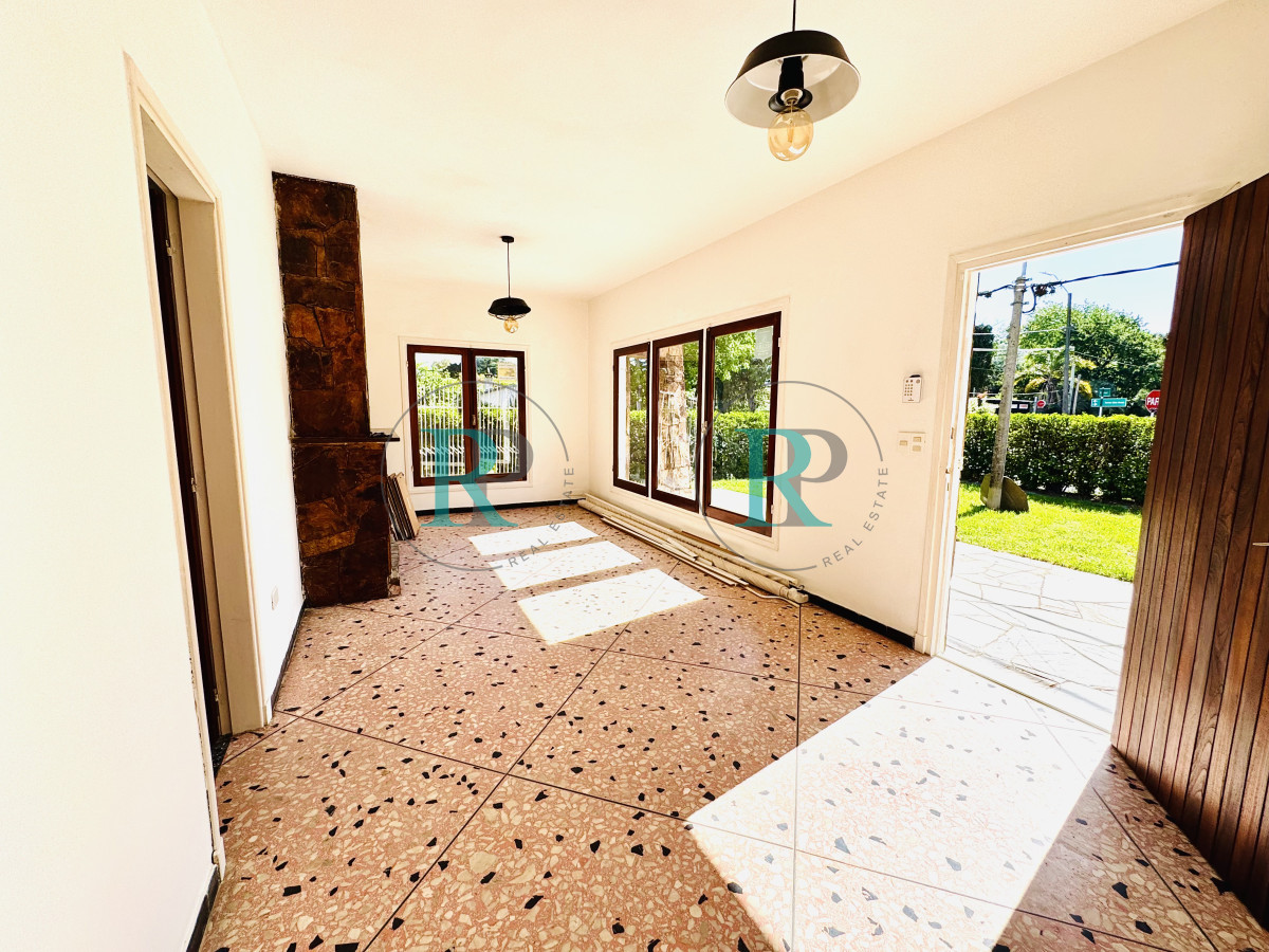 Casa ID.2730 - Venta Casa de 2 dormitorios cerca de playa mansa y servicios. 