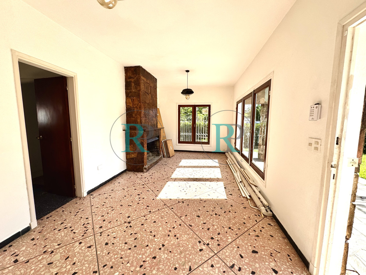 Casa ID.2730 - Venta Casa de 2 dormitorios cerca de playa mansa y servicios. 