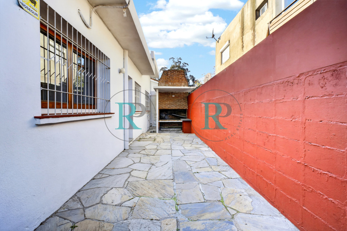 Casa ID.2730 - Venta Casa de 2 dormitorios cerca de playa mansa y servicios. 