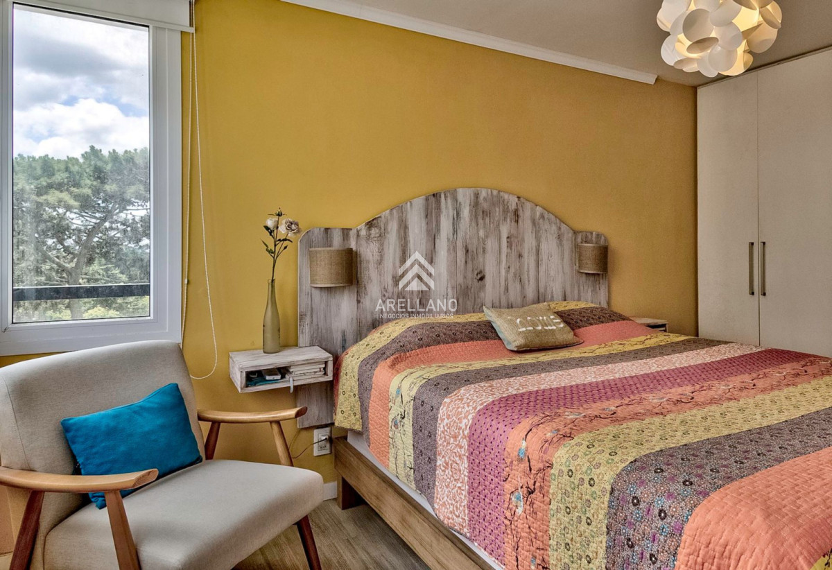 Apartamento ID.6061 - Venta Apartamento 3 dormitorios y vista parcial a la playa.