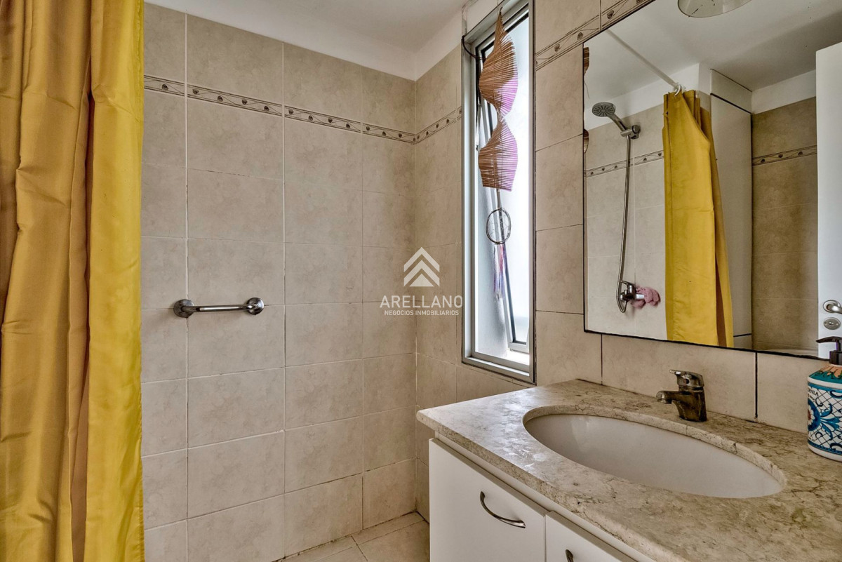 Apartamento ID.6061 - Venta Apartamento 3 dormitorios y vista parcial a la playa.