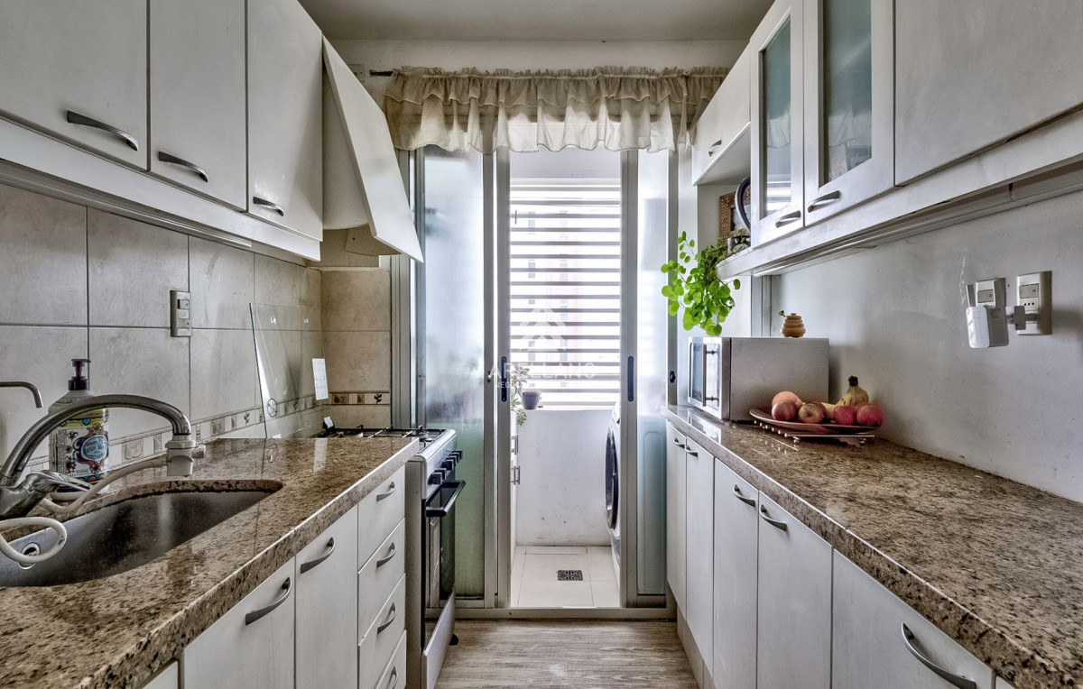 Apartamento ID.6061 - Venta Apartamento 3 dormitorios y vista parcial a la playa.