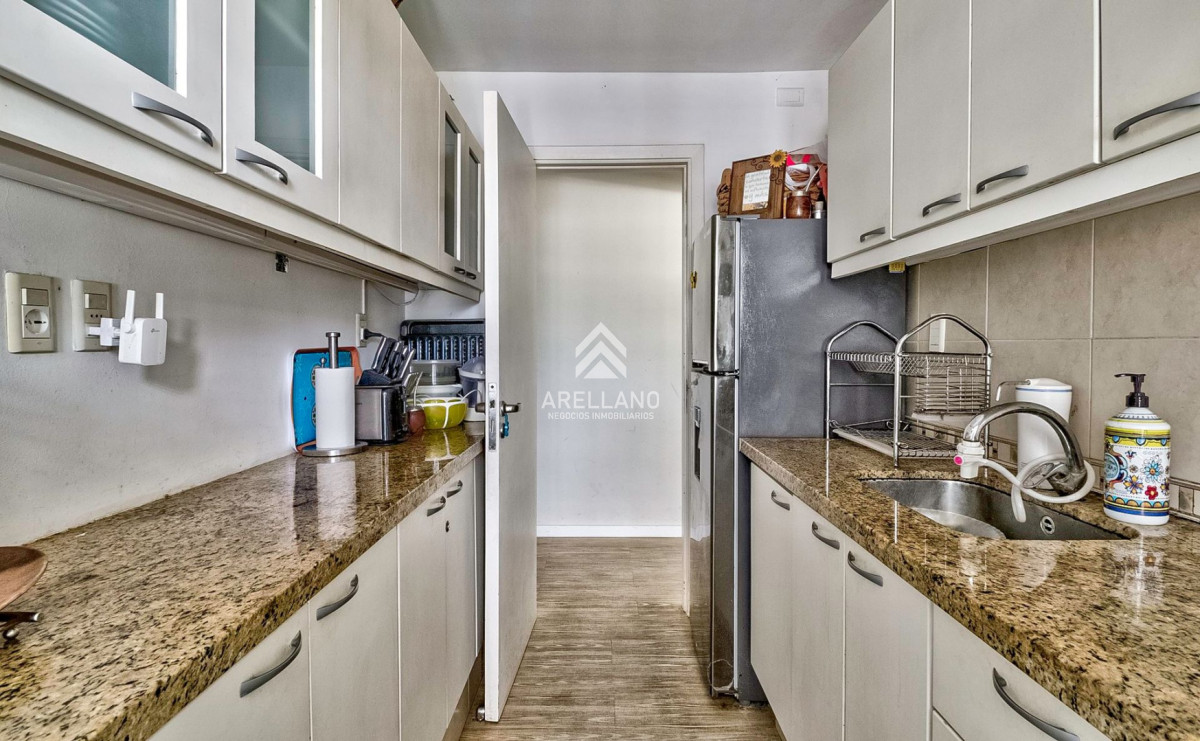 Apartamento ID.6061 - Venta Apartamento 3 dormitorios y vista parcial a la playa.