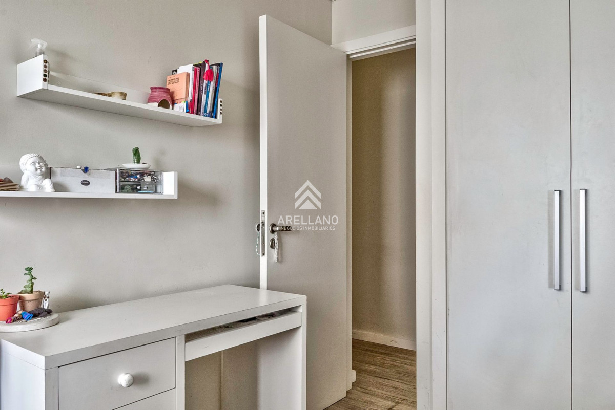 Apartamento ID.6061 - Venta Apartamento 3 dormitorios y vista parcial a la playa.