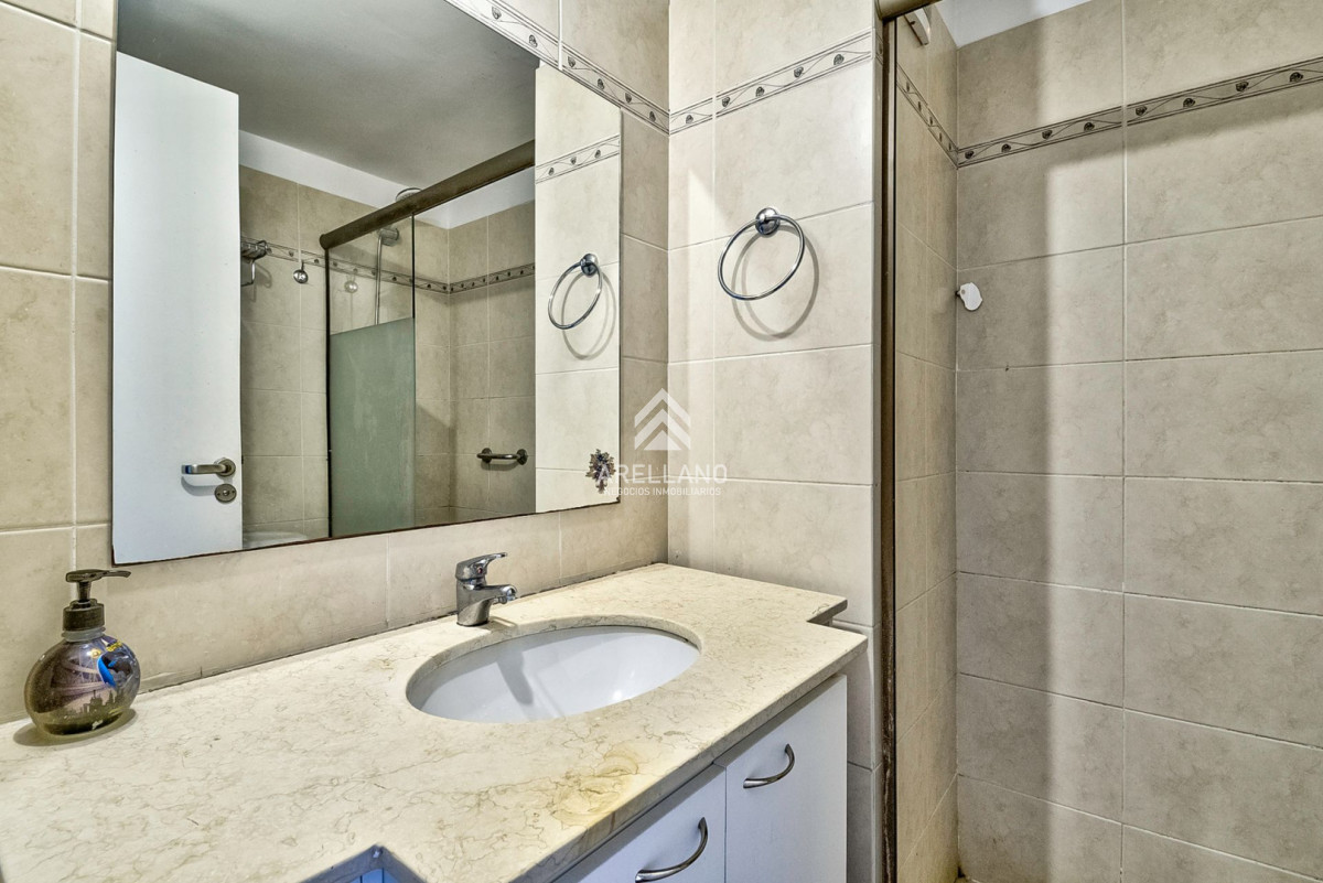 Apartamento ID.6061 - Venta Apartamento 3 dormitorios y vista parcial a la playa.