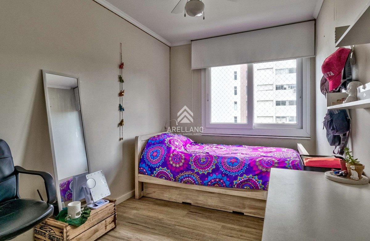 Apartamento ID.6061 - Venta Apartamento 3 dormitorios y vista parcial a la playa.