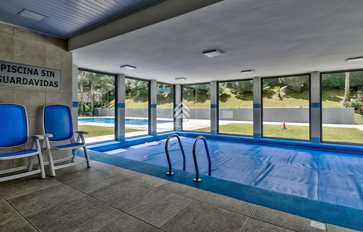 Apartamento ID.6061 - Venta Apartamento 3 dormitorios y vista parcial a la playa.