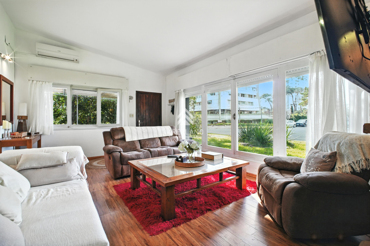 Casa ID.5336 - Casa 4 dorm 5 baños en al mansa, Punta del Este. Ubicación privilegiada