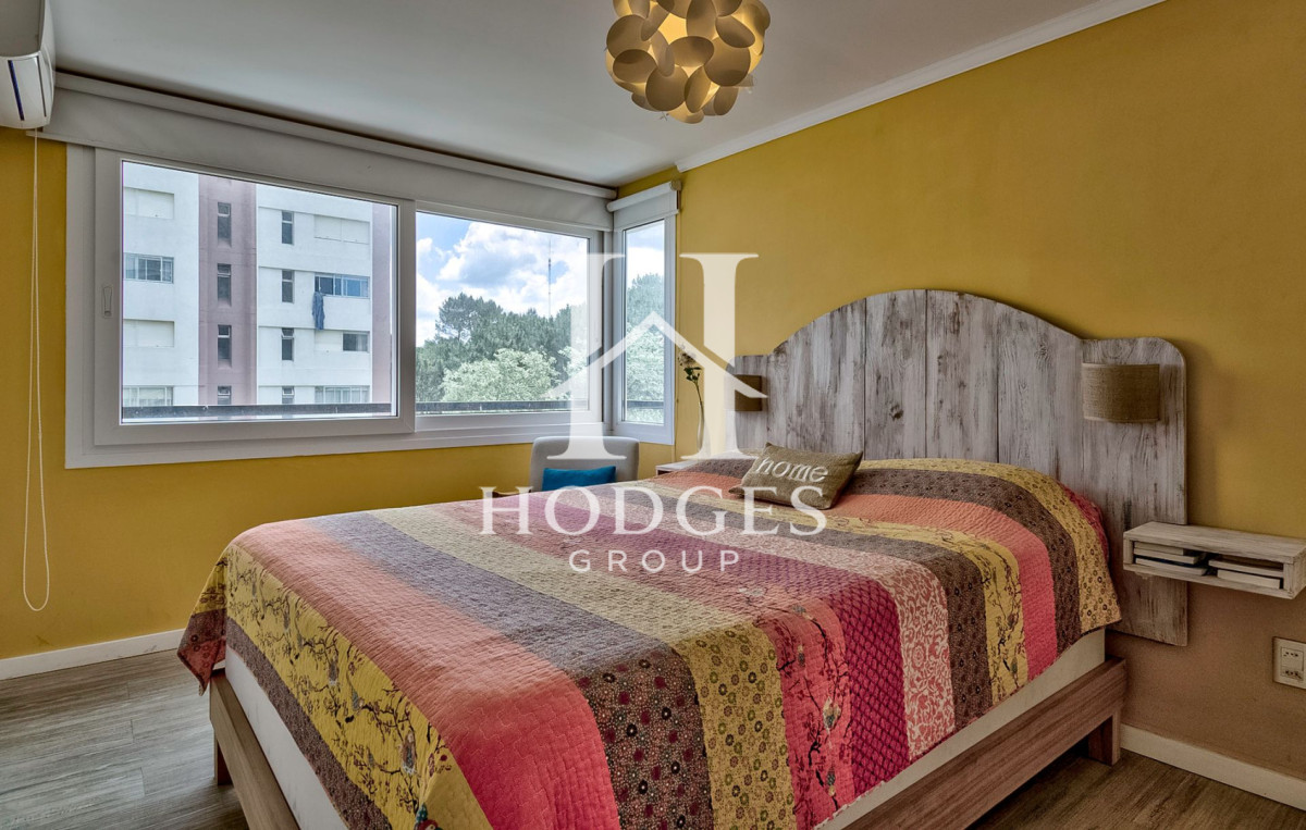 Apartamento ID.131 - Venta Apartamento en Punta del Este con 3 dormitorios y vista parcial a la playa.