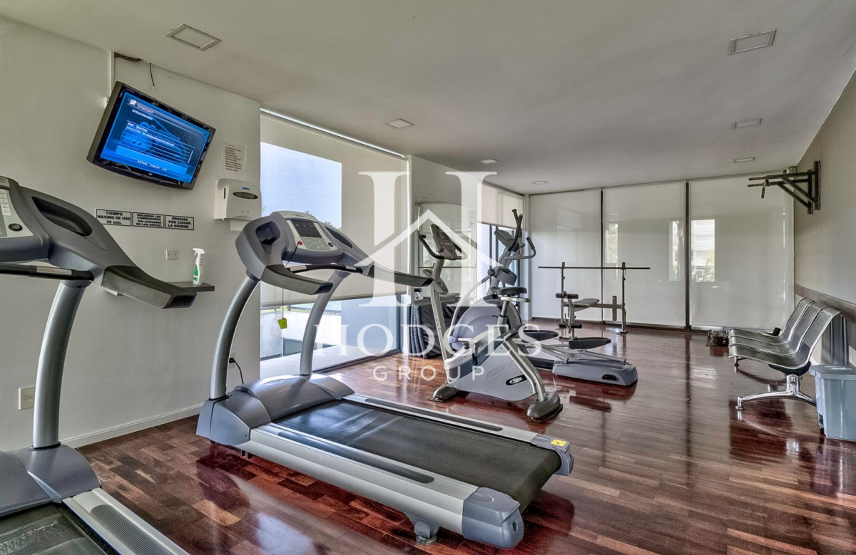 Apartamento ID.131 - Venta Apartamento en Punta del Este con 3 dormitorios y vista parcial a la playa.