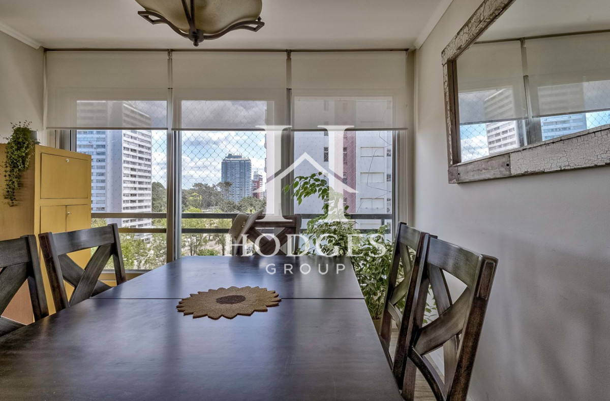 Apartamento ID.131 - Venta Apartamento en Punta del Este con 3 dormitorios y vista parcial a la playa.