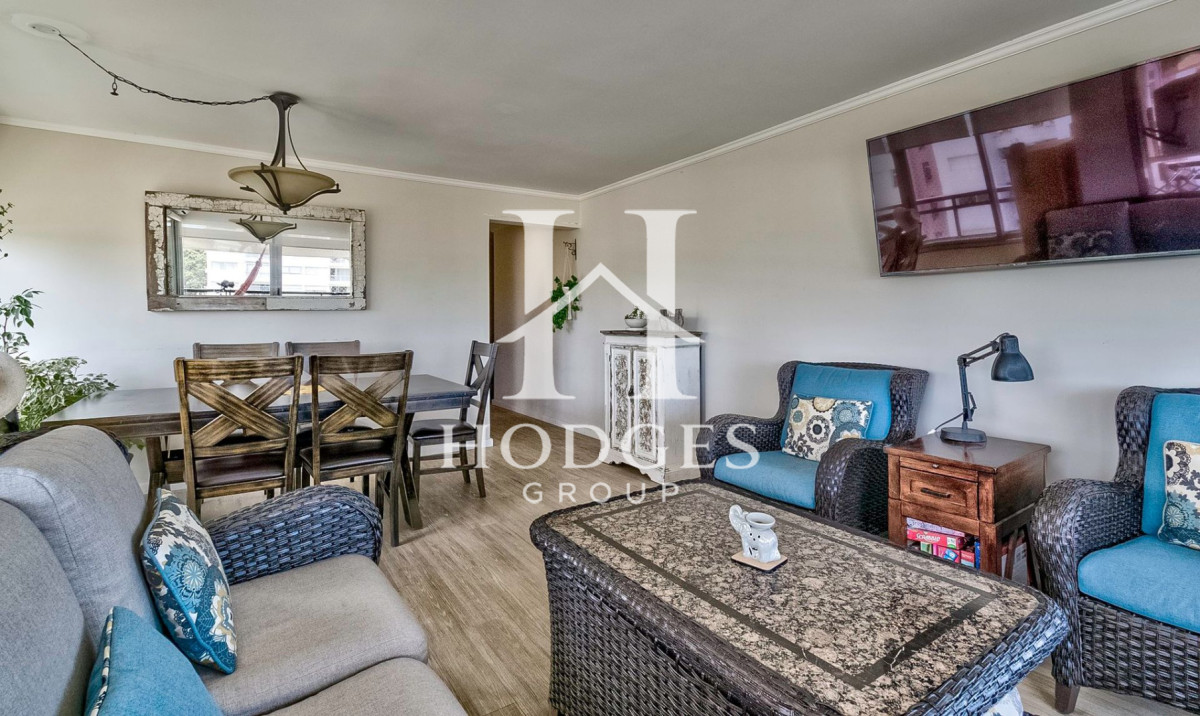 Apartamento ID.131 - Venta Apartamento en Punta del Este con 3 dormitorios y vista parcial a la playa.