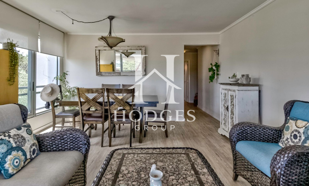 Apartamento ID.131 - Venta Apartamento en Punta del Este con 3 dormitorios y vista parcial a la playa.