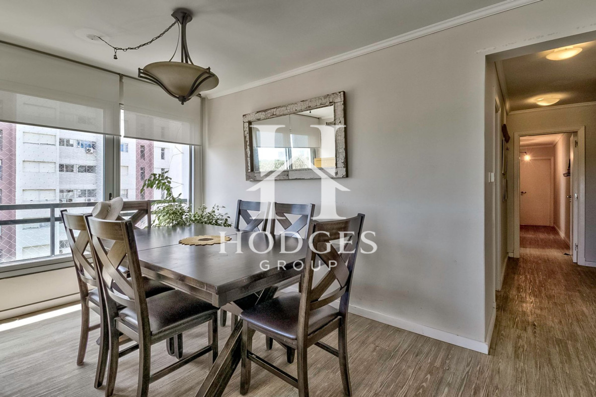 Apartamento ID.131 - Venta Apartamento en Punta del Este con 3 dormitorios y vista parcial a la playa.