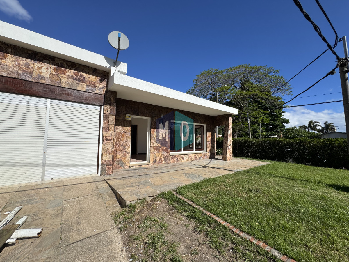 Casa ID.1136 - Venta Casa de 2 dormitorios cerca de playa mansa y servicios. 