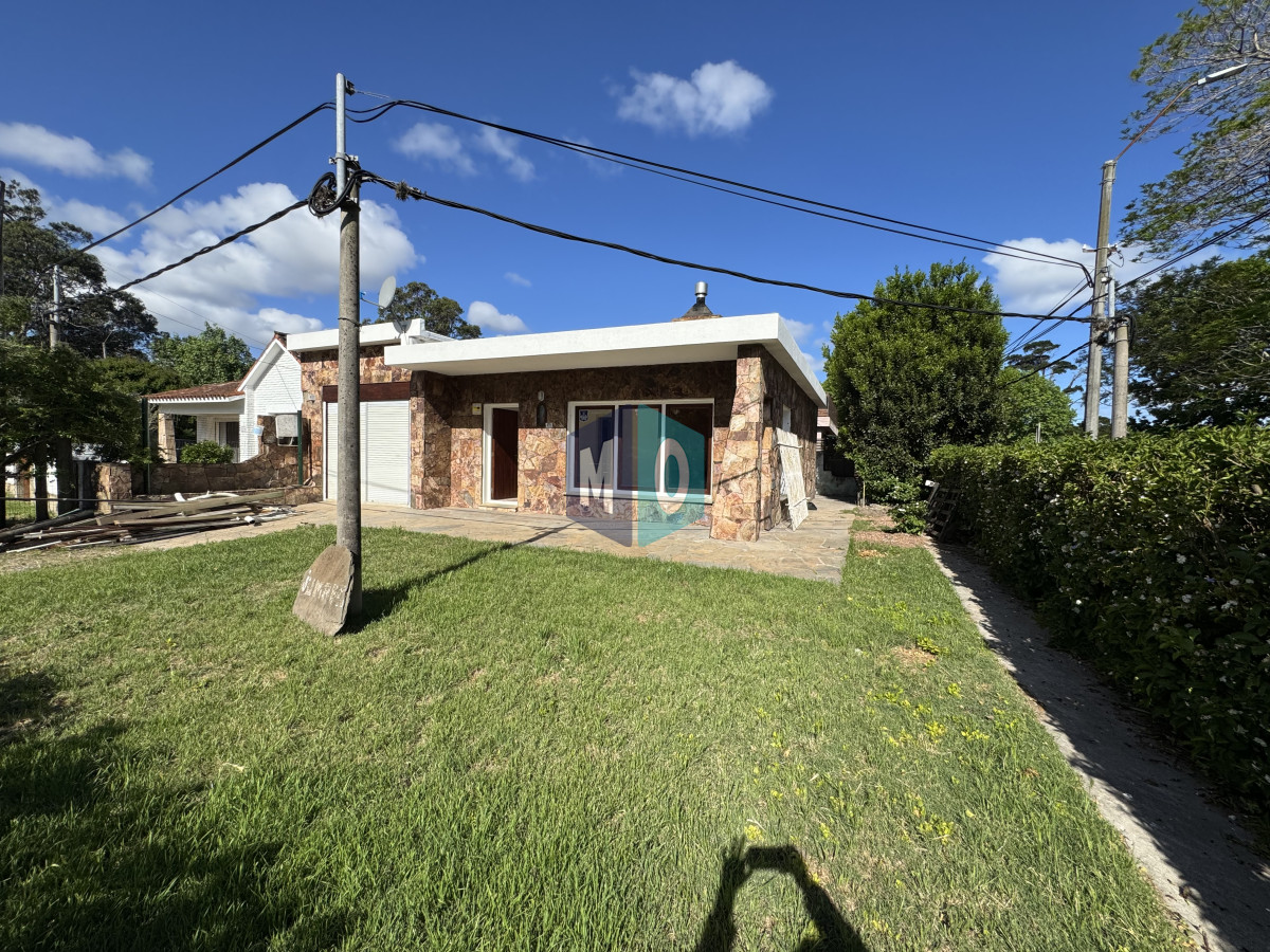 Casa ID.1136 - Venta Casa de 2 dormitorios cerca de playa mansa y servicios. 