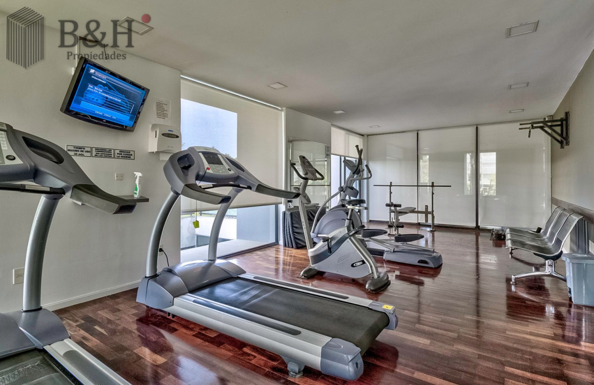 Apartamento ID.6756 - Venta Apartamento en Punta del Este con 3 dormitorios y vista parcial a la playa.