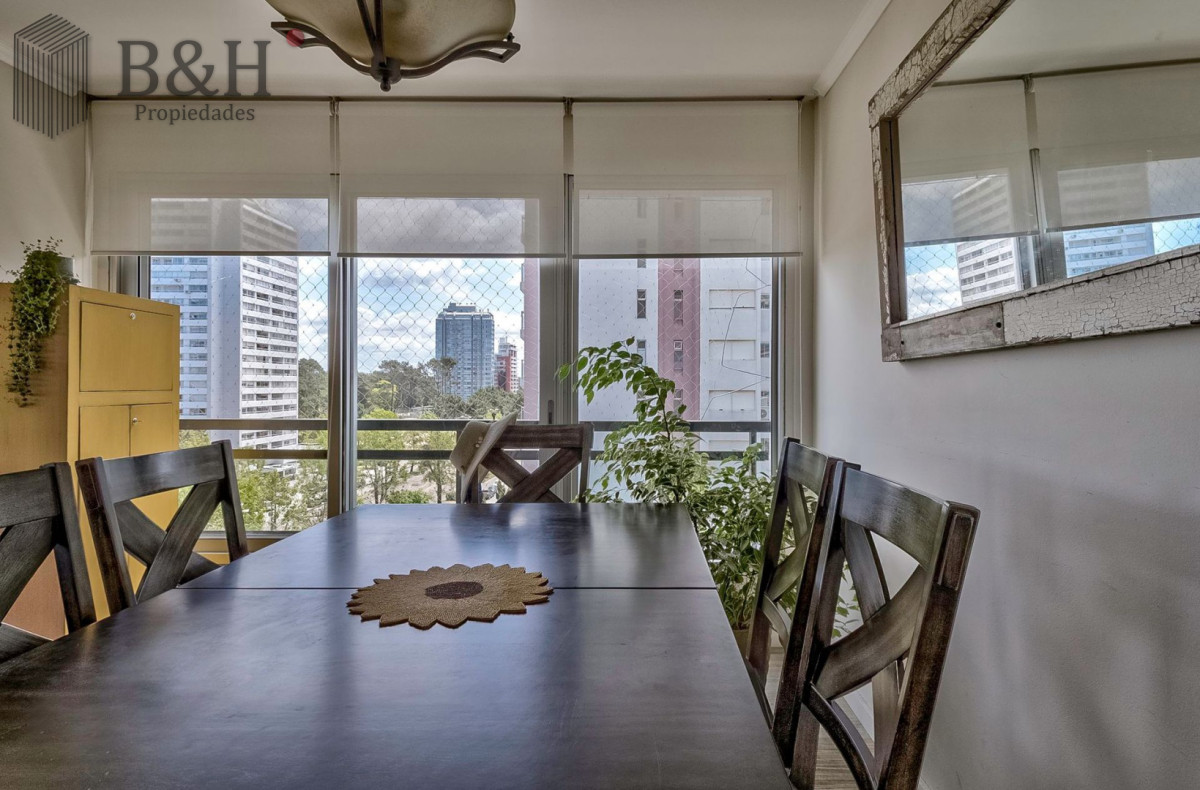 Apartamento ID.6756 - Venta Apartamento en Punta del Este con 3 dormitorios y vista parcial a la playa.