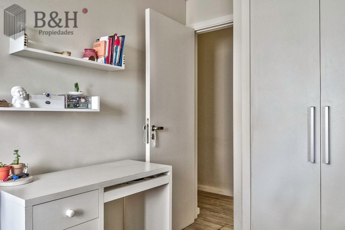Apartamento ID.6756 - Venta Apartamento en Punta del Este con 3 dormitorios y vista parcial a la playa.
