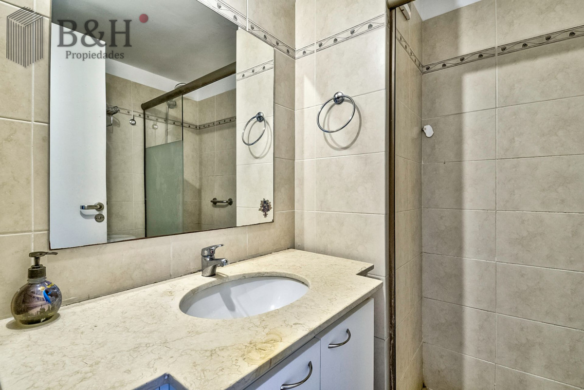 Apartamento ID.6756 - Venta Apartamento en Punta del Este con 3 dormitorios y vista parcial a la playa.
