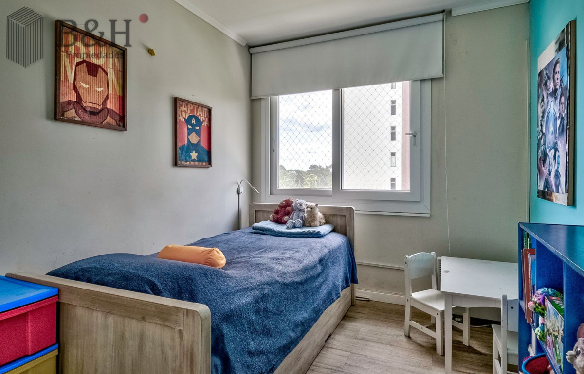 Apartamento ID.6756 - Venta Apartamento en Punta del Este con 3 dormitorios y vista parcial a la playa.