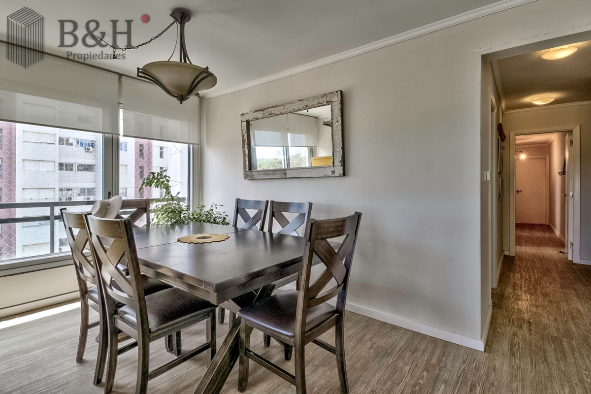Apartamento ID.6756 - Venta Apartamento en Punta del Este con 3 dormitorios y vista parcial a la playa.