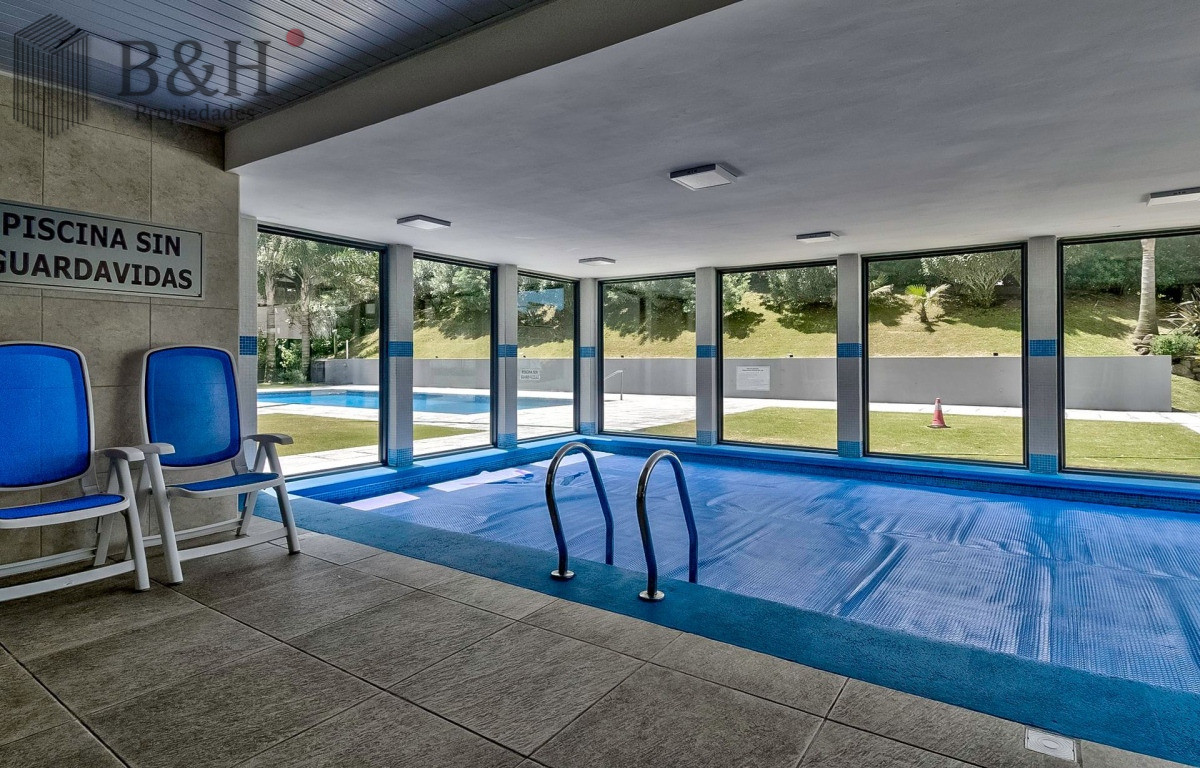 Apartamento ID.6756 - Venta Apartamento en Punta del Este con 3 dormitorios y vista parcial a la playa.
