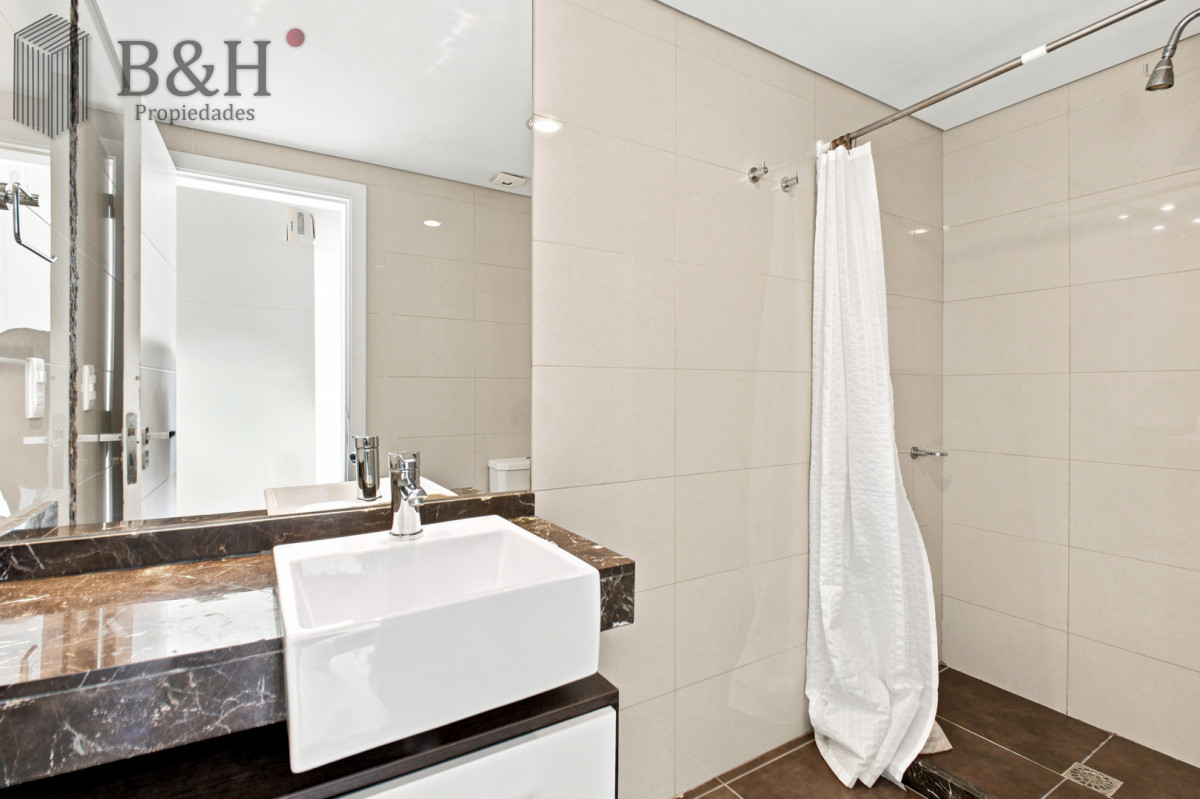 Apartamento ID.7965 - Venta Apartamento Frente al Maren Playa Mansa, 2 suites y Parrillero propio.