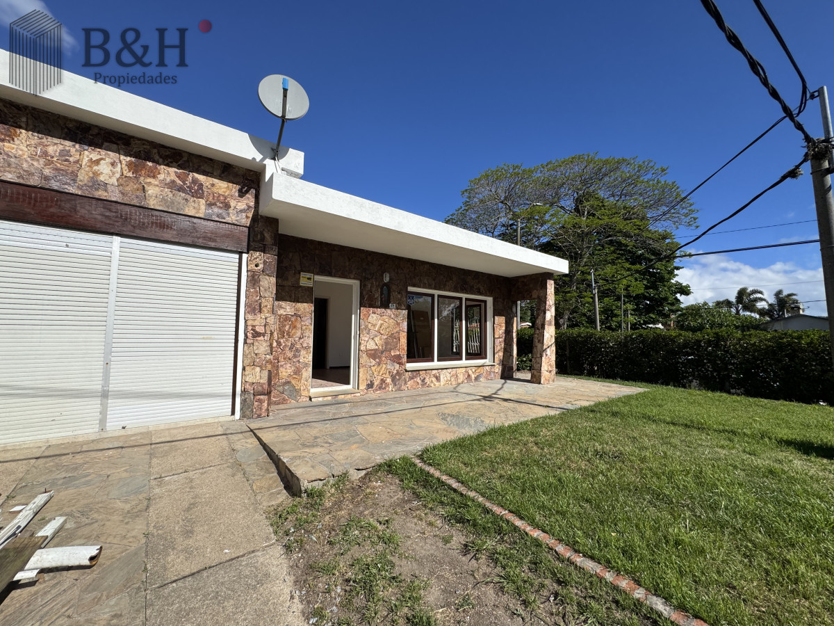 Casa ID.6790 - Venta Casa de 2 dormitorios cerca de playa mansa y servicios. 