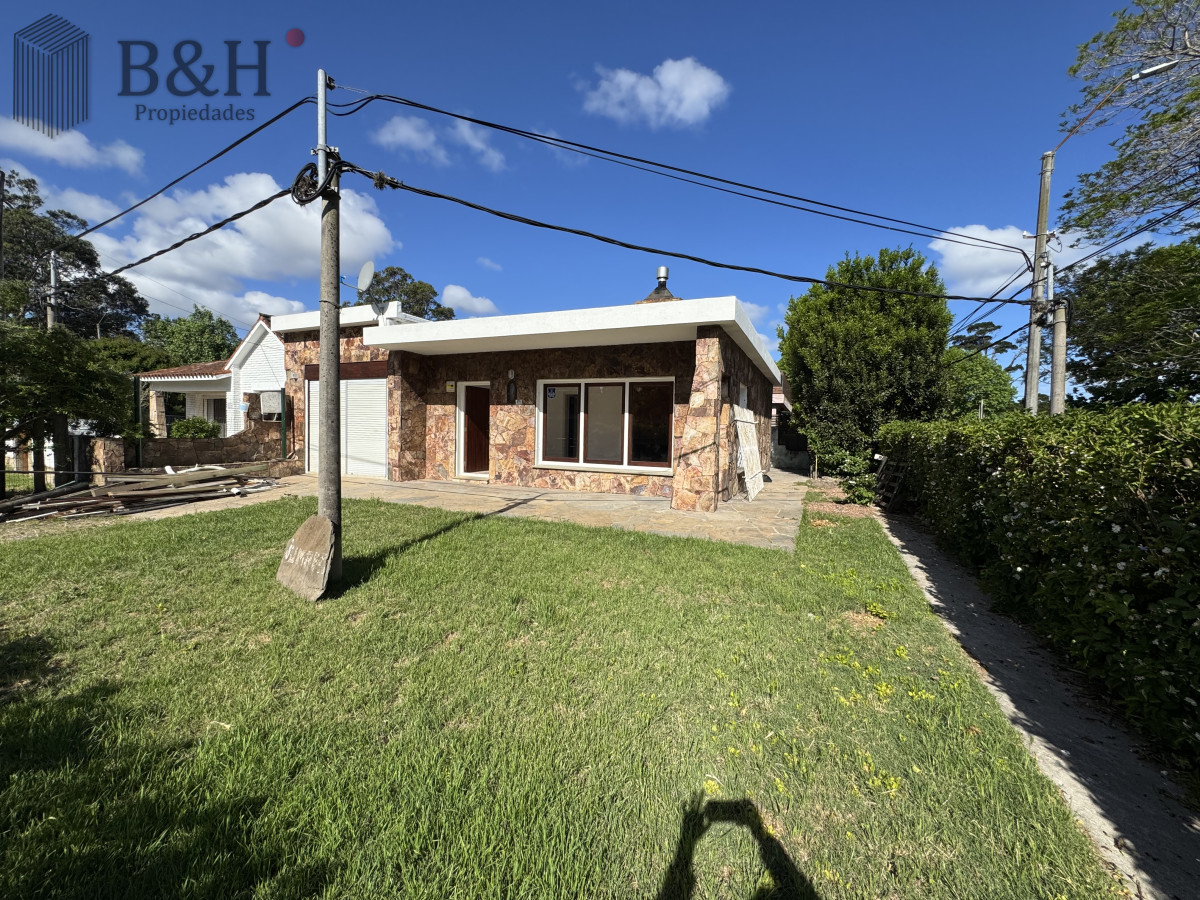 Casa ID.6790 - Venta Casa de 2 dormitorios cerca de playa mansa y servicios. 