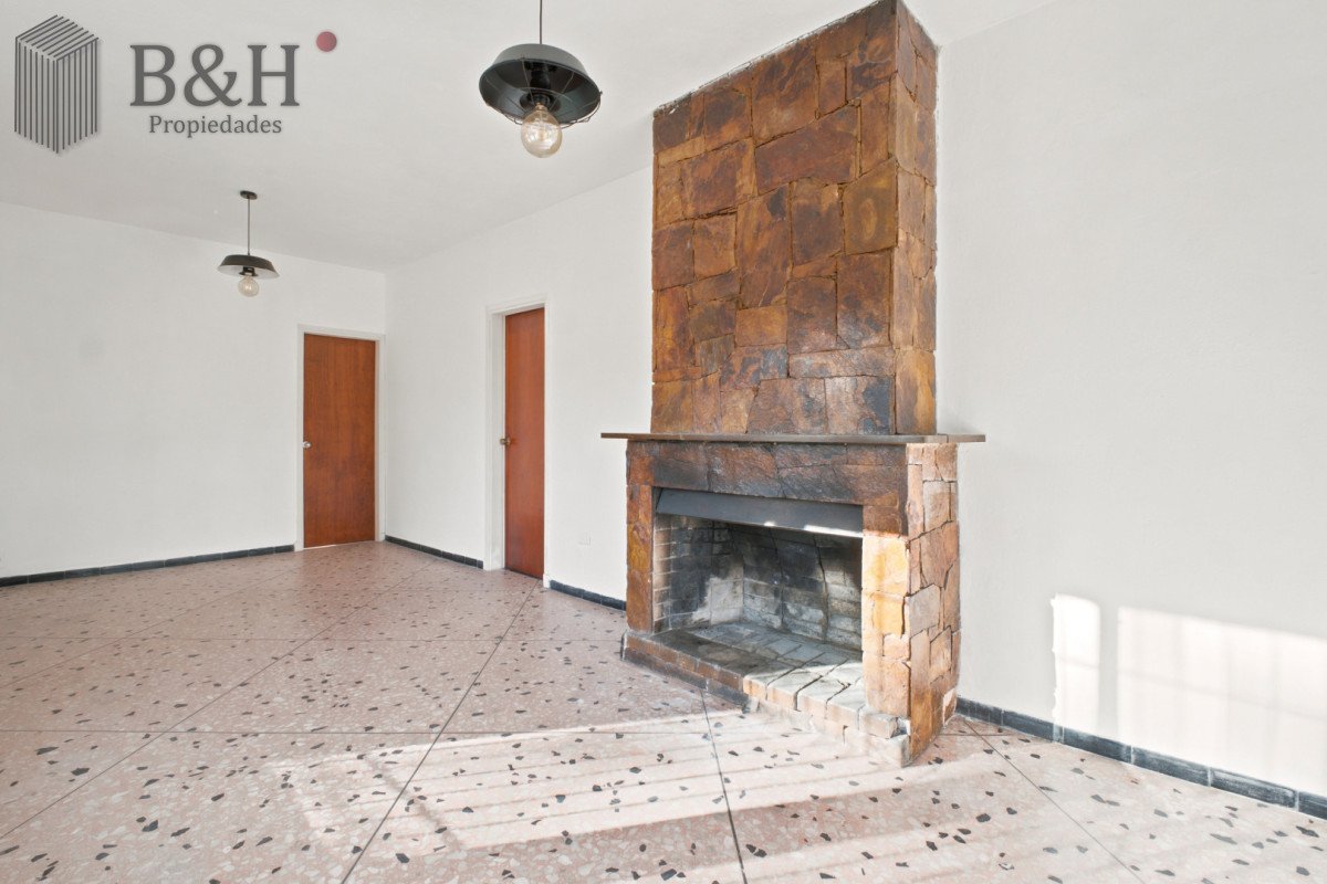 Casa ID.6790 - Venta Casa de 2 dormitorios cerca de playa mansa y servicios. 