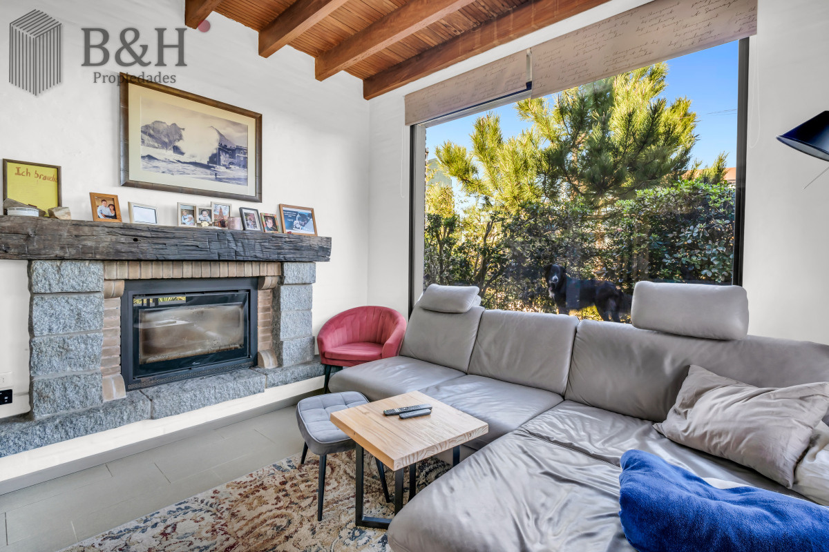 Casa ID.5474 - Casa en Venta en Playa Mansa P33 con 4 dormitorios (3 en suite) y 4 baños, Piscina y gran terreno a escasos 50mts del mar.