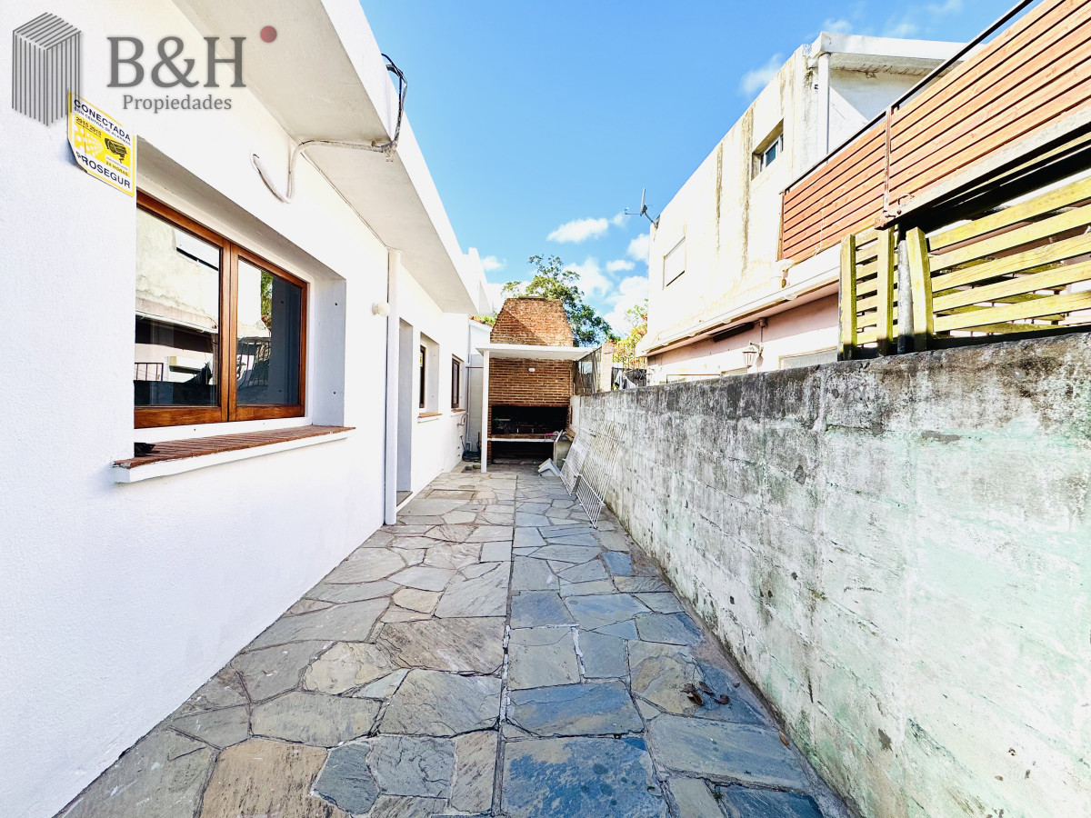 Casa ID.6790 - Venta Casa de 2 dormitorios cerca de playa mansa y servicios. 