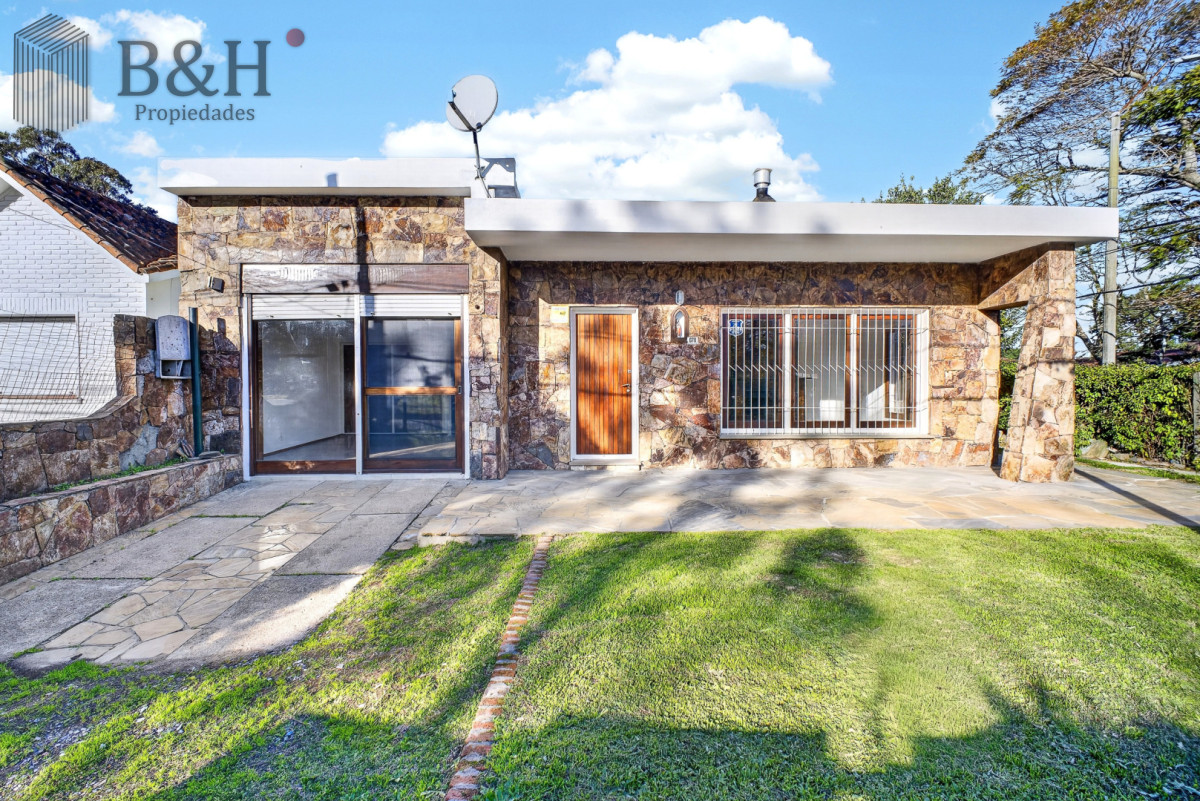 Casa ID.6790 - Venta Casa de 2 dormitorios cerca de playa mansa y servicios. 