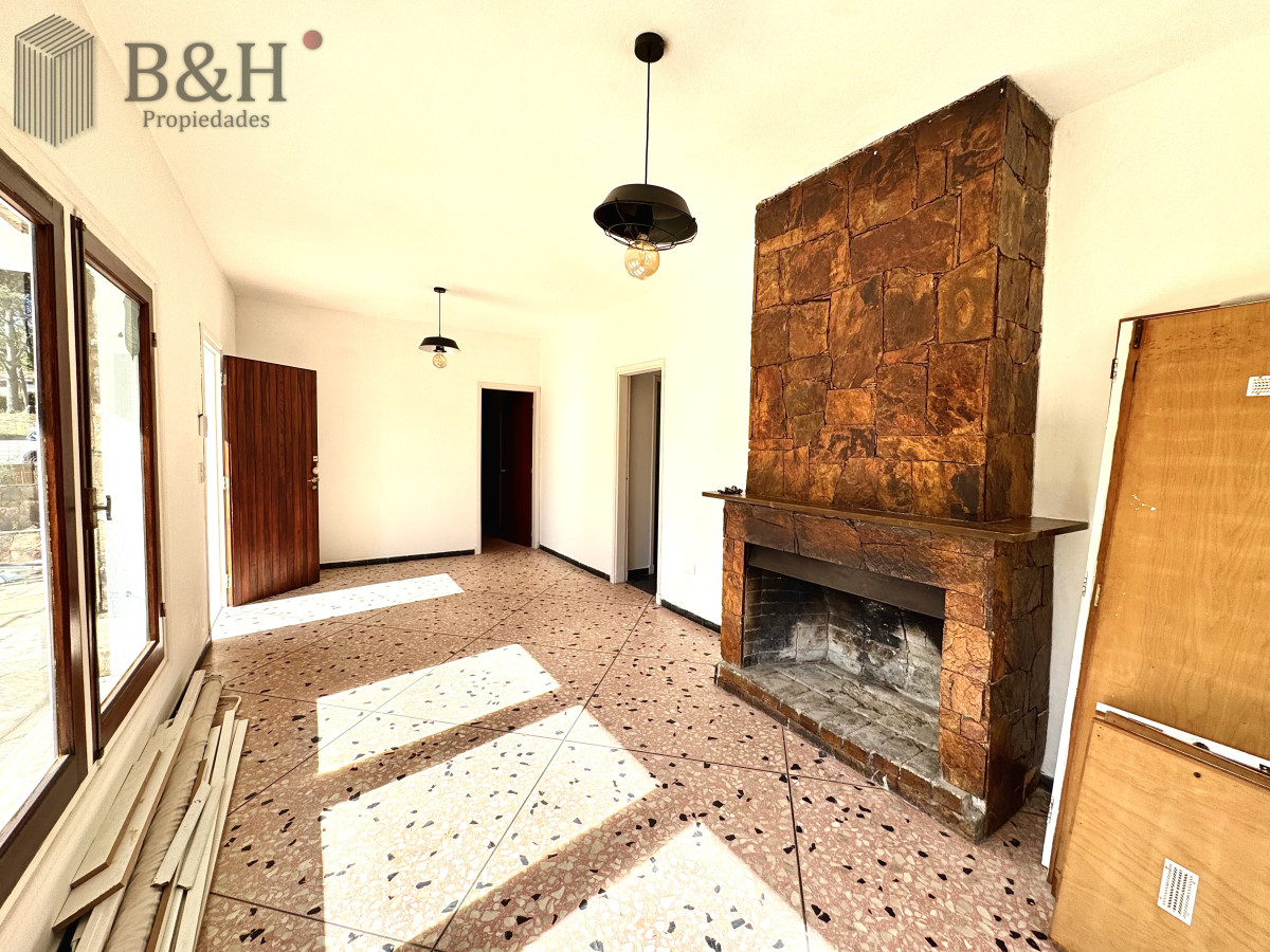 Casa ID.6790 - Venta Casa de 2 dormitorios cerca de playa mansa y servicios. 