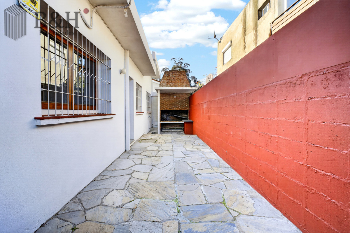 Casa ID.6790 - Venta Casa de 2 dormitorios cerca de playa mansa y servicios. 