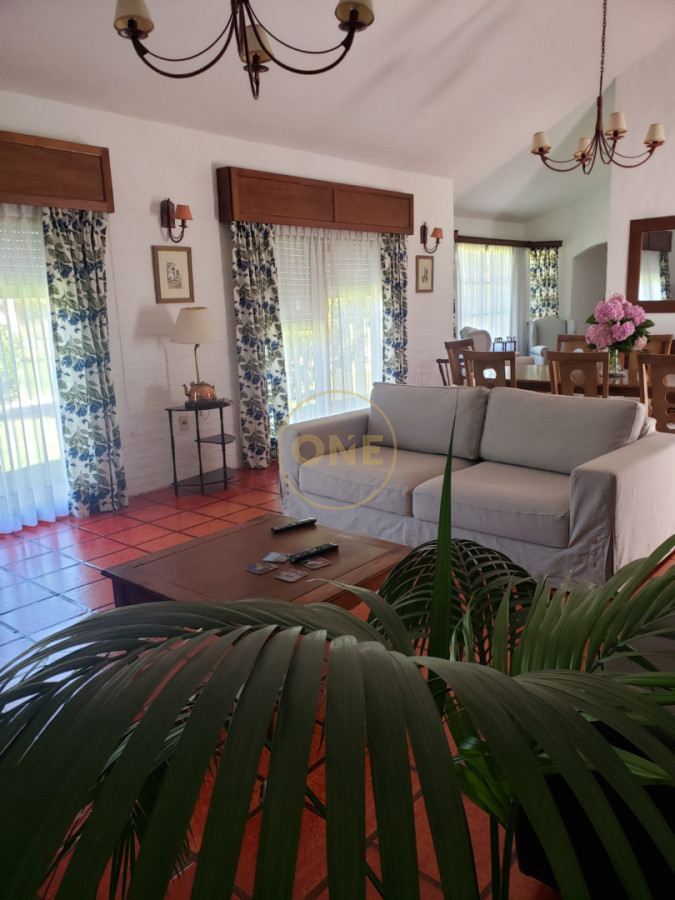 Casa ID.2407 - VENTA DE CASA DE 3 DORMITORIOS, PISCINA, EN MARLY, PUNTA DEL ESTE