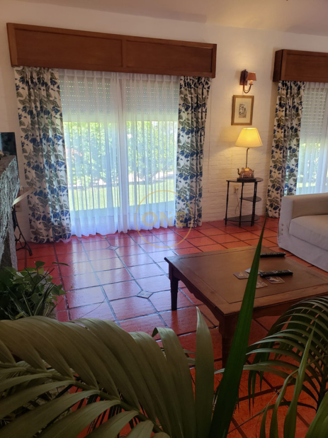 Casa ID.2407 - VENTA DE CASA DE 3 DORMITORIOS, PISCINA, EN MARLY, PUNTA DEL ESTE