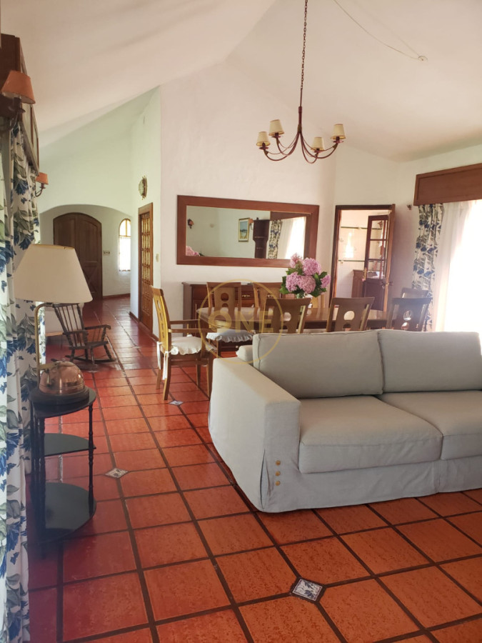 Casa ID.2407 - VENTA DE CASA DE 3 DORMITORIOS, PISCINA, EN MARLY, PUNTA DEL ESTE