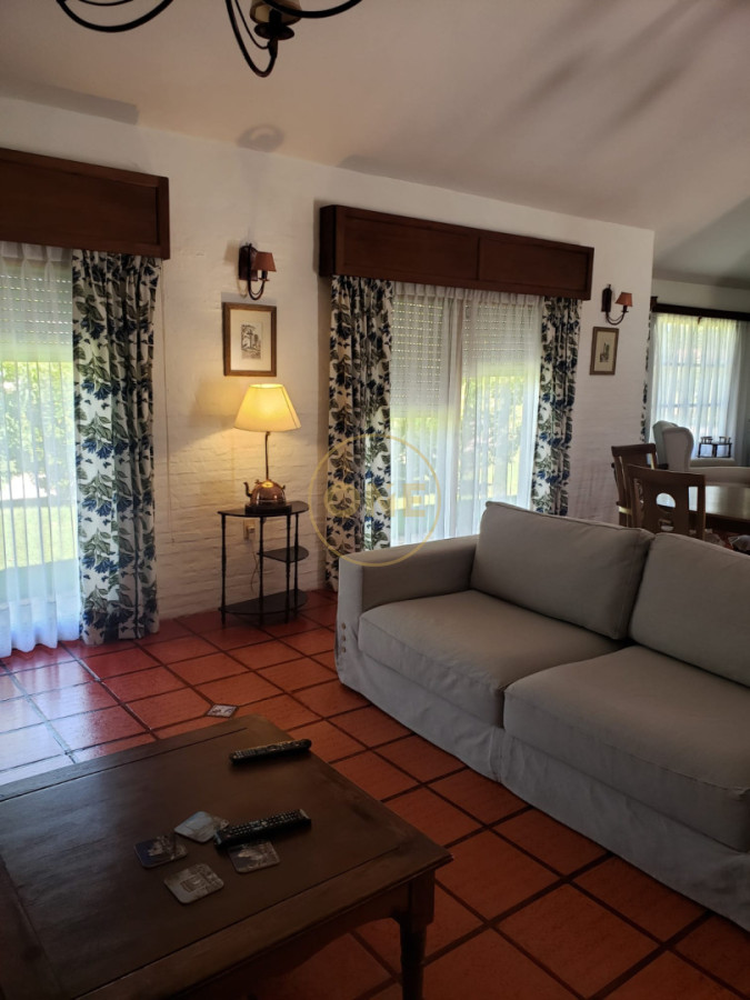 Casa ID.2407 - VENTA DE CASA DE 3 DORMITORIOS, PISCINA, EN MARLY, PUNTA DEL ESTE