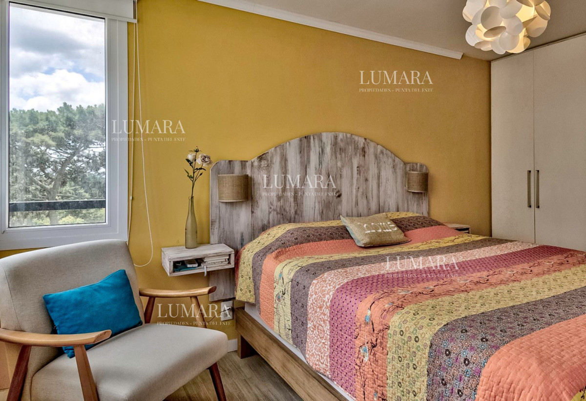 Apartamento ID.3085 - Venta Apartamento en Punta del Este con 3 dormitorios y vista parcial a la playa.