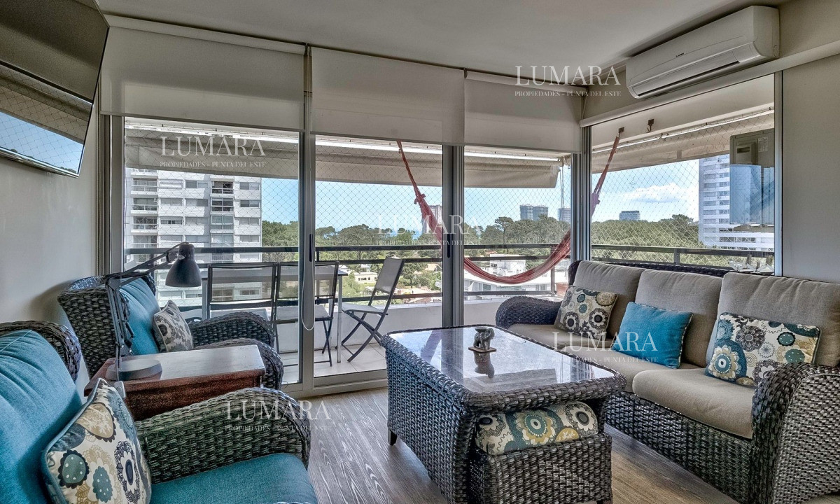Apartamento ID.3085 - Venta Apartamento en Punta del Este con 3 dormitorios y vista parcial a la playa.