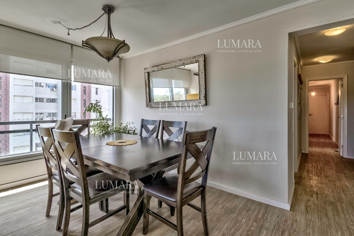 Apartamento ID.3085 - Venta Apartamento en Punta del Este con 3 dormitorios y vista parcial a la playa.