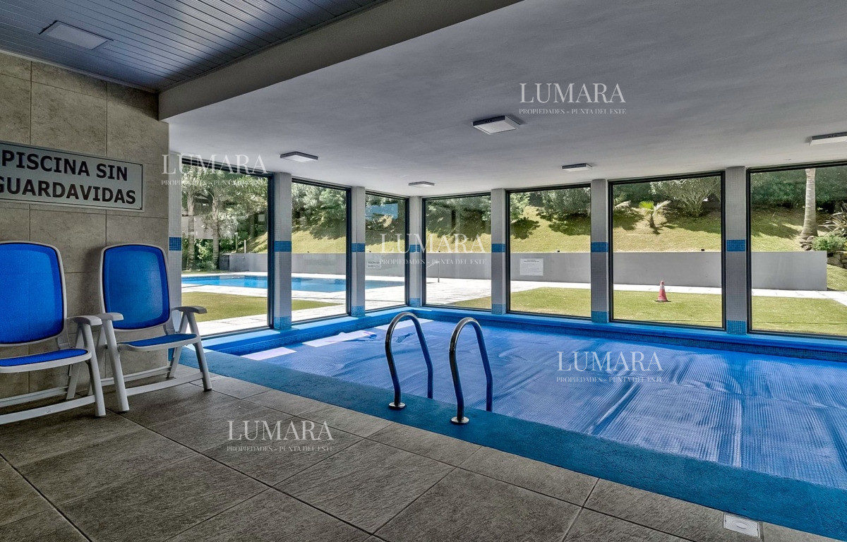 Apartamento ID.3085 - Venta Apartamento en Punta del Este con 3 dormitorios y vista parcial a la playa.