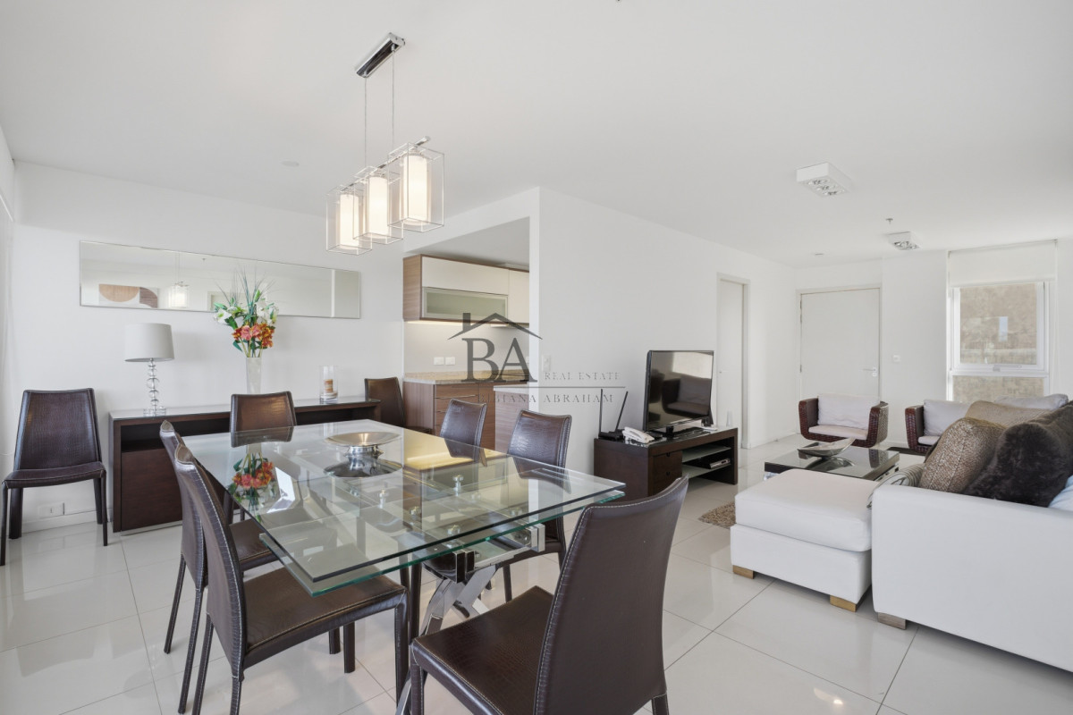 Apartamento ID.21 - Venta Apartamento de 3 dormitorios con vista al mar.