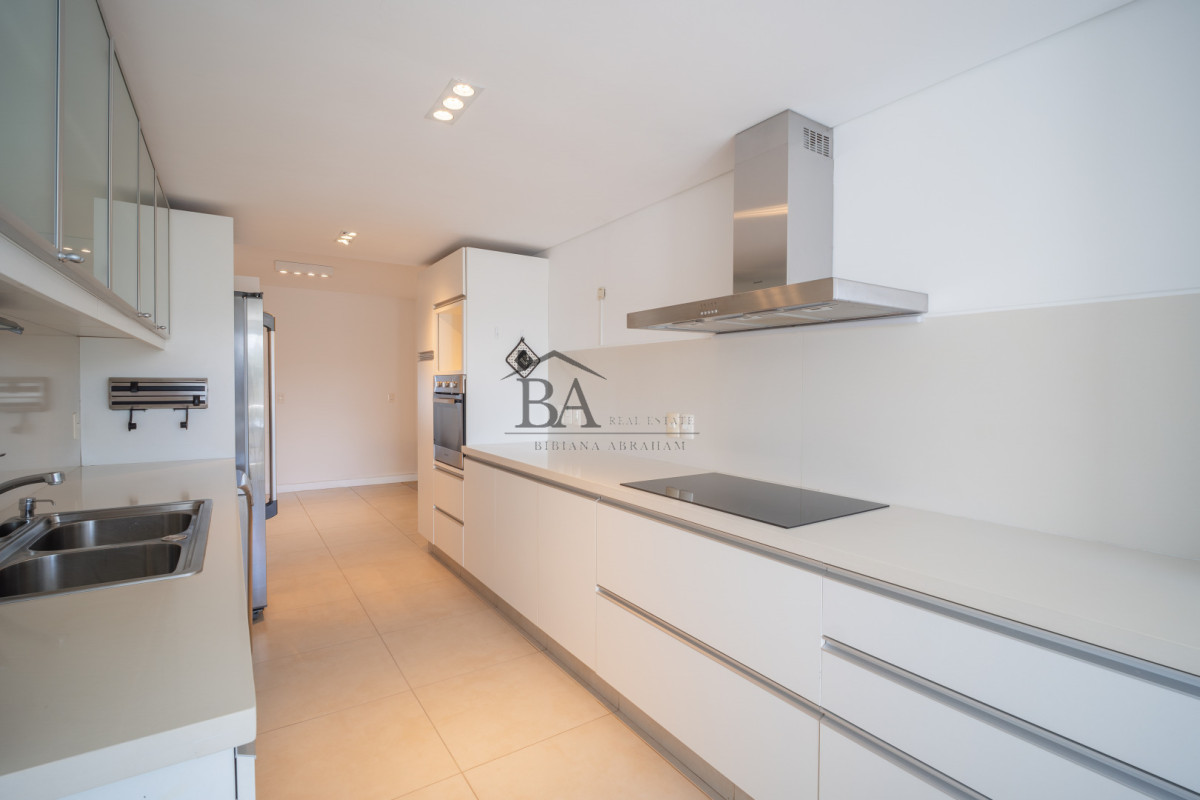 Apartamento ID.25 - Venta Apartamento Penthouse 4 dormitorios, Frente al mar